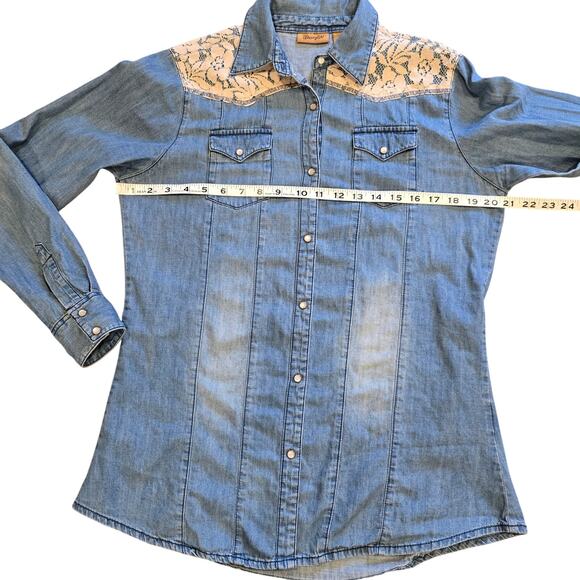 Wrangler Women’s Western Denim Shirt Lace Yoke Pearl Snap Medium - Picture 8 of 11